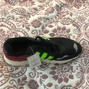 This is one  shoe.  New with tags